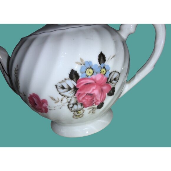 Vintage White Floral Rose TEA POT Made in Japan - Picture 4 of 10